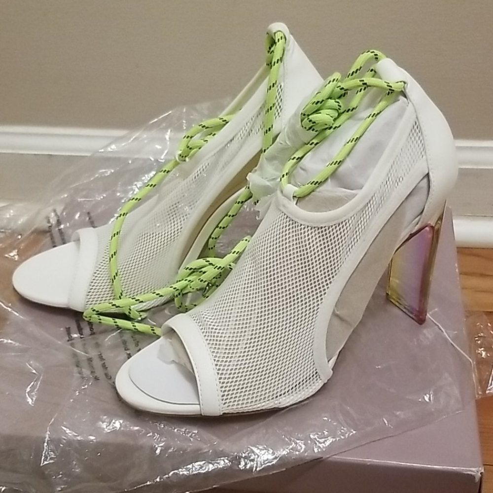 Shoes - Picture 4 of 4